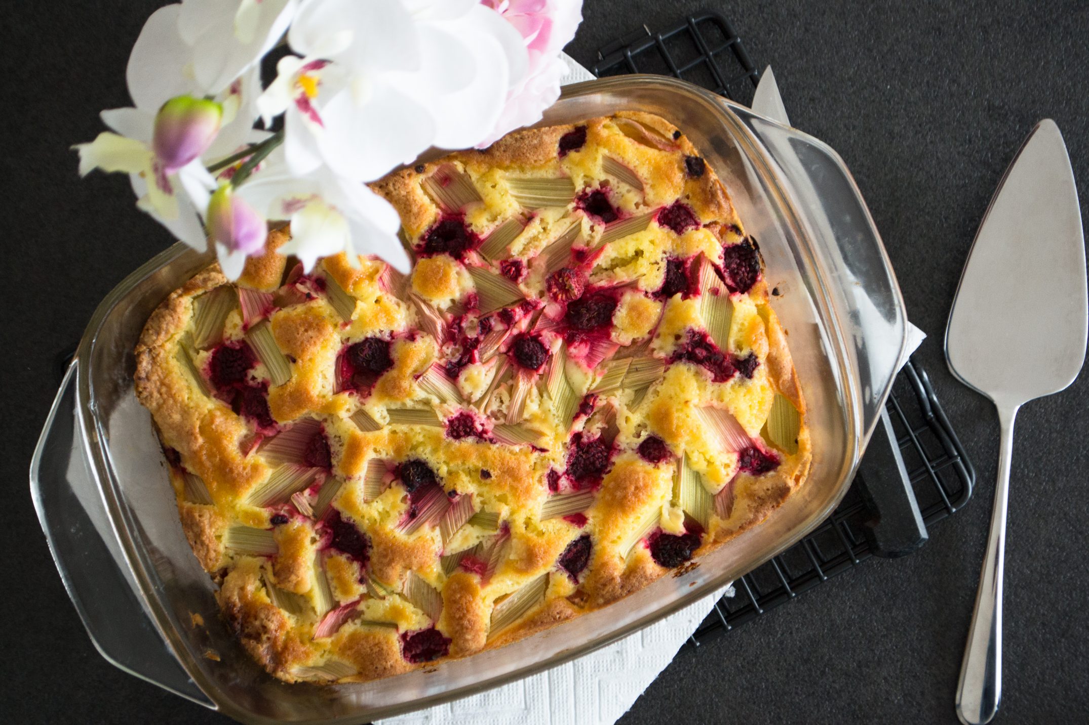 Rhabarberkuchen mit Himbeeren