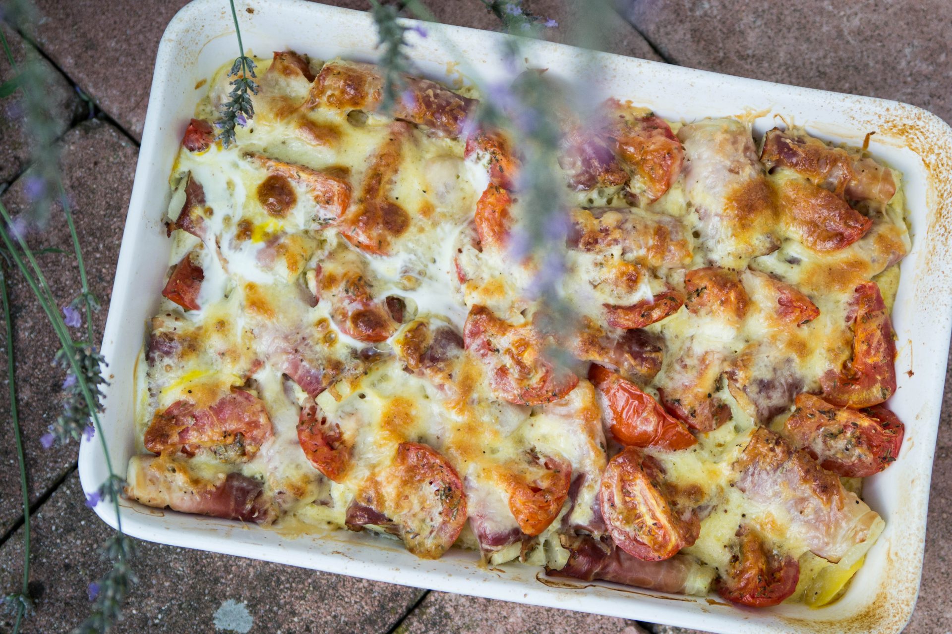 Gratin von Gurken, Kartoffeln und Tomaten