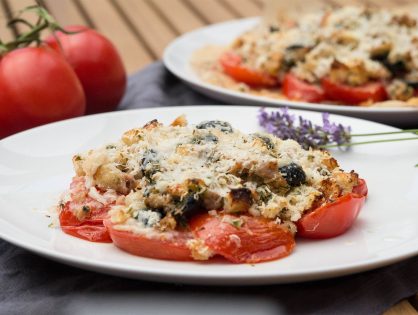 Tomaten aus dem Ofen, mit Thunfisch, Oliven und Parmesan