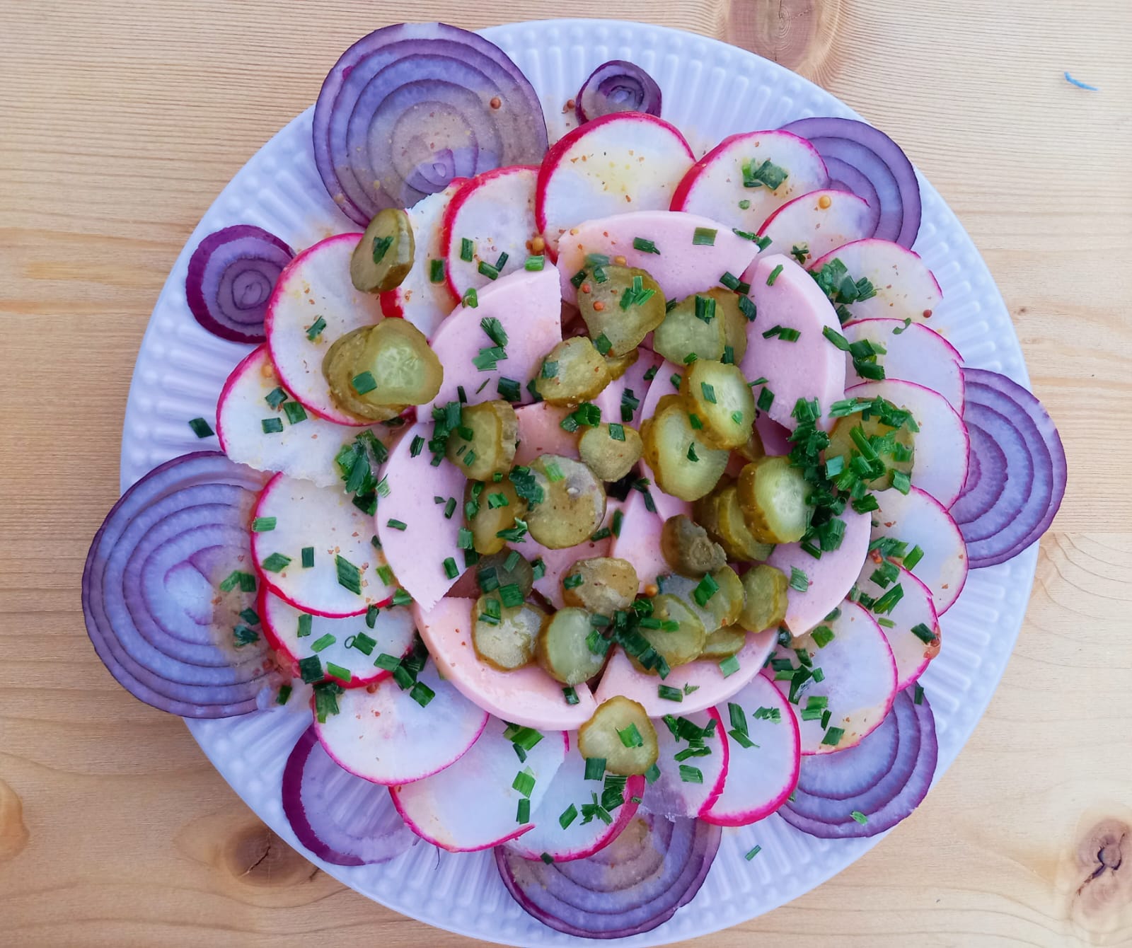 Radieschen-Wurst-Salat