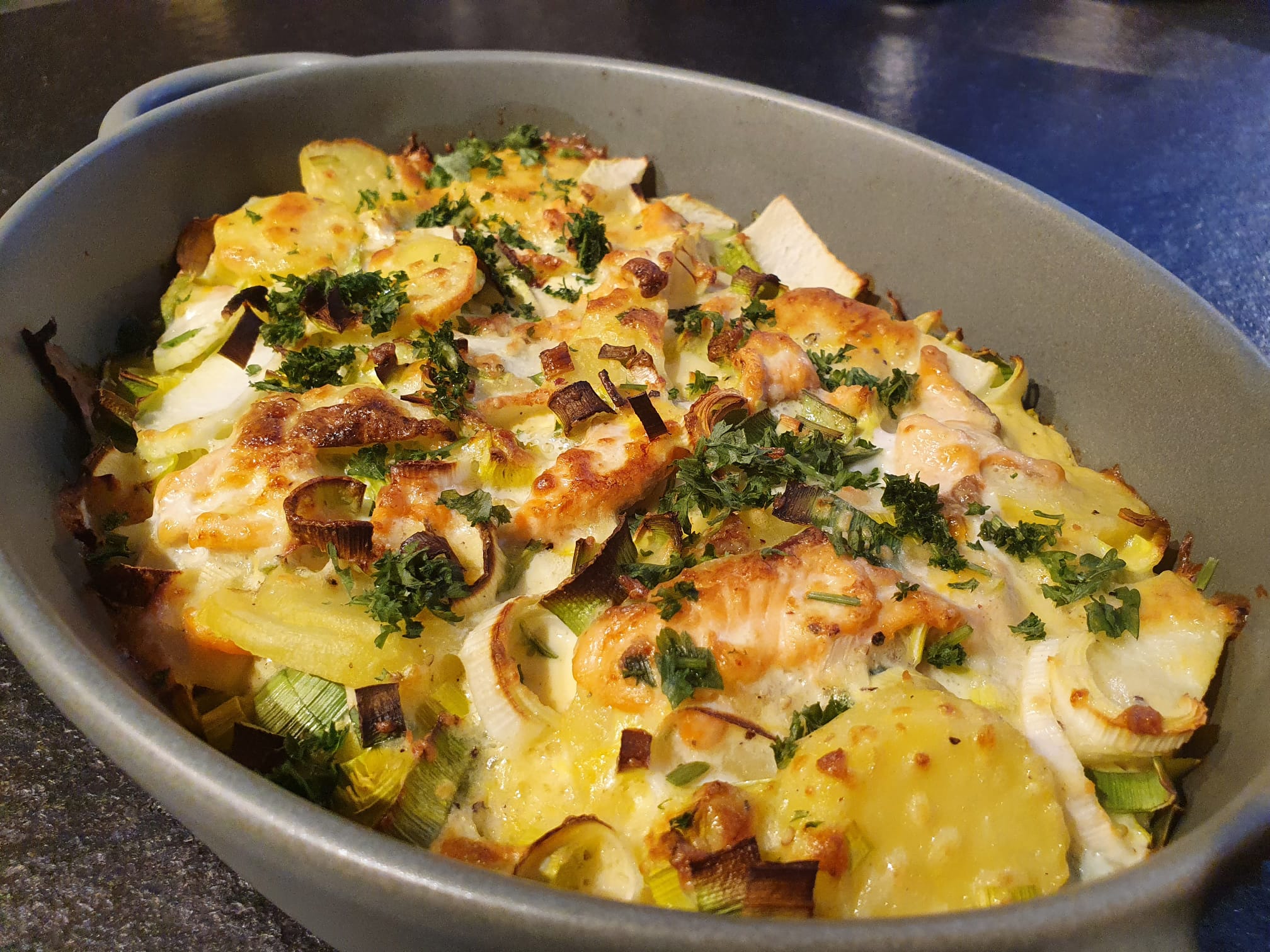 Feines Gratin aus Gemüse und Lachsfilet