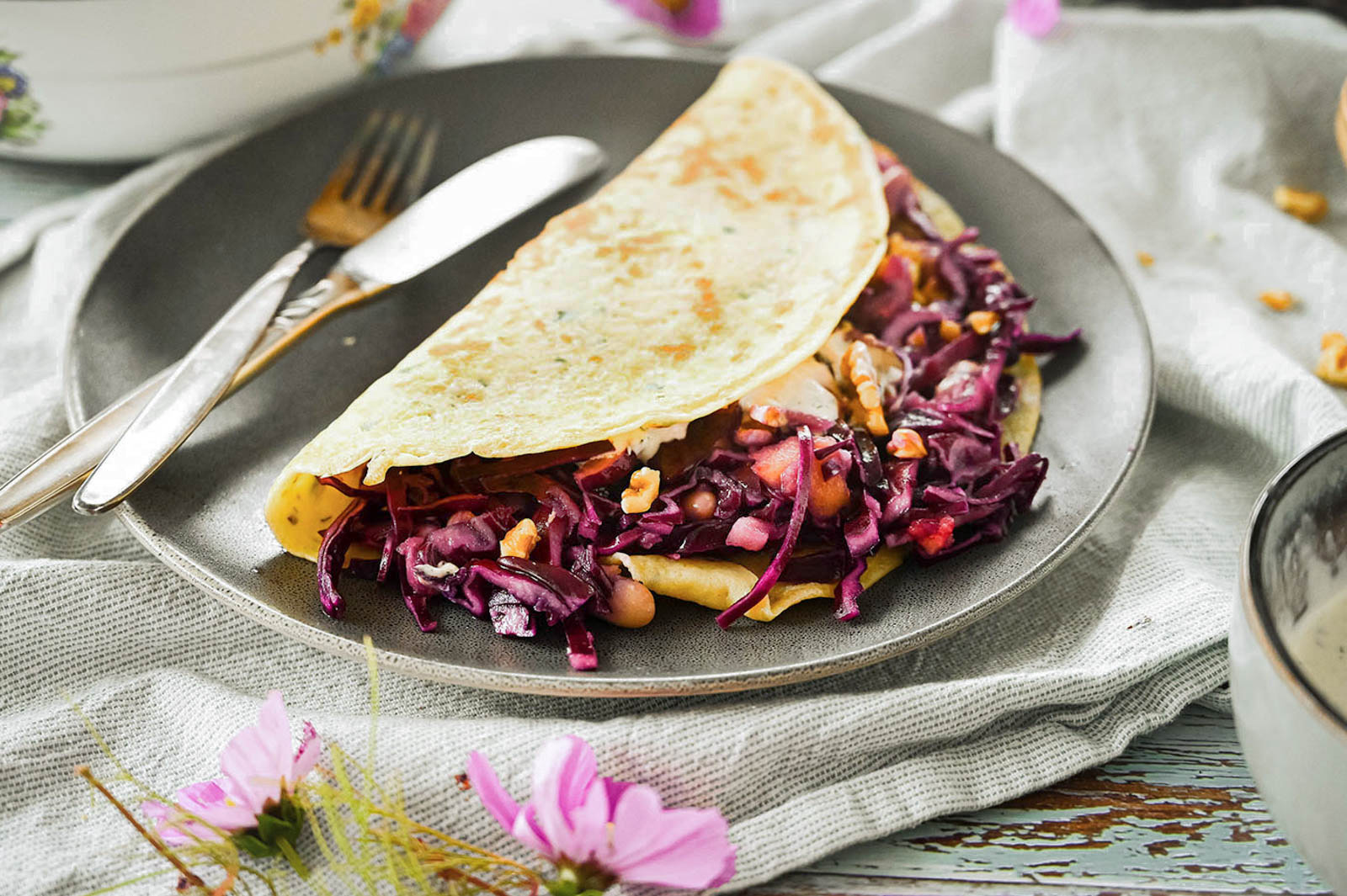 Kräuterpalatschinken mit Blaukraut-Fülle