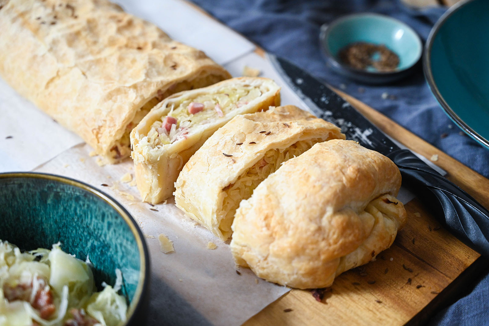 Sauerkrautstrudel mit Speck