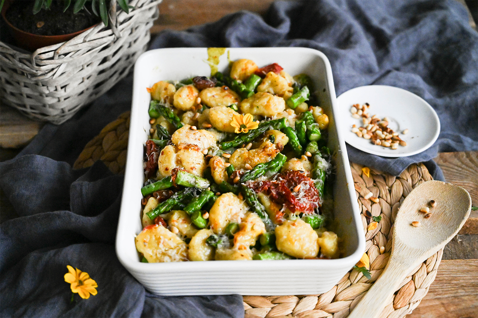 Gnocchi-Pfanne mit grünem Spargel