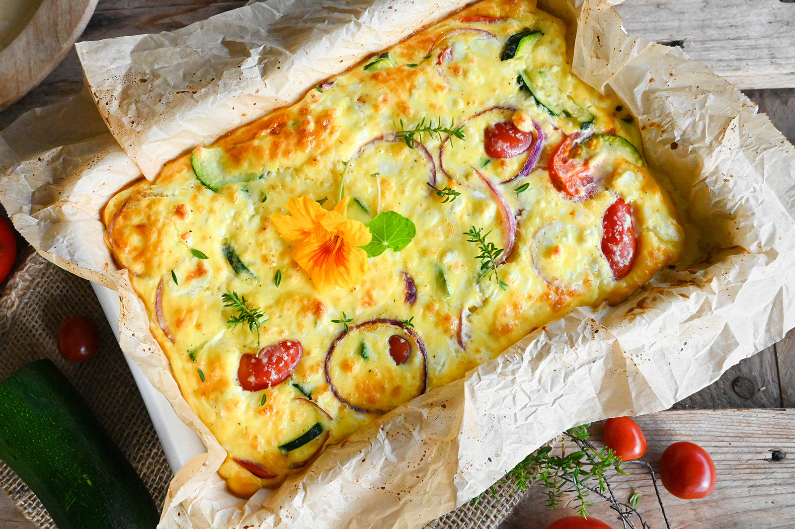 Zucchini-Tomaten-Frittata mit Feta aus dem Ofen