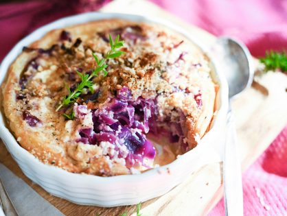 Kleine Tartes mit Blaukraut und Thymian