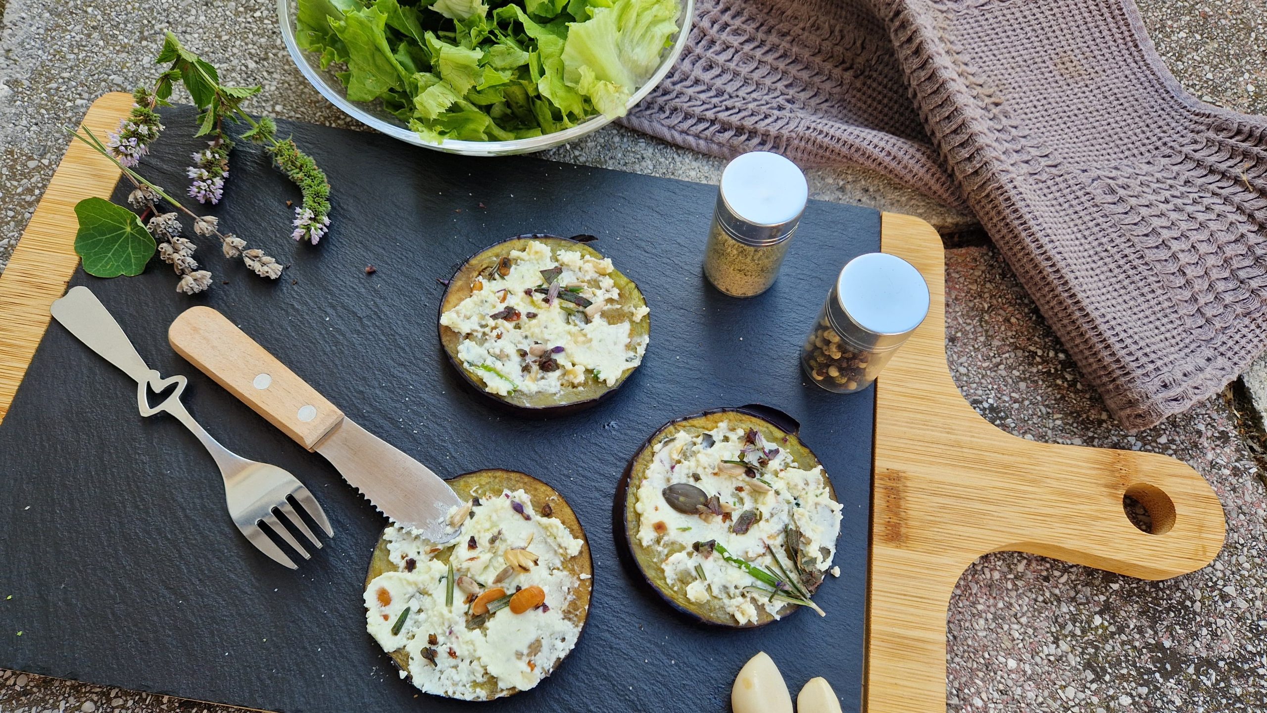 Gebratene Melanzani mit Schafkäse-Aufstrich