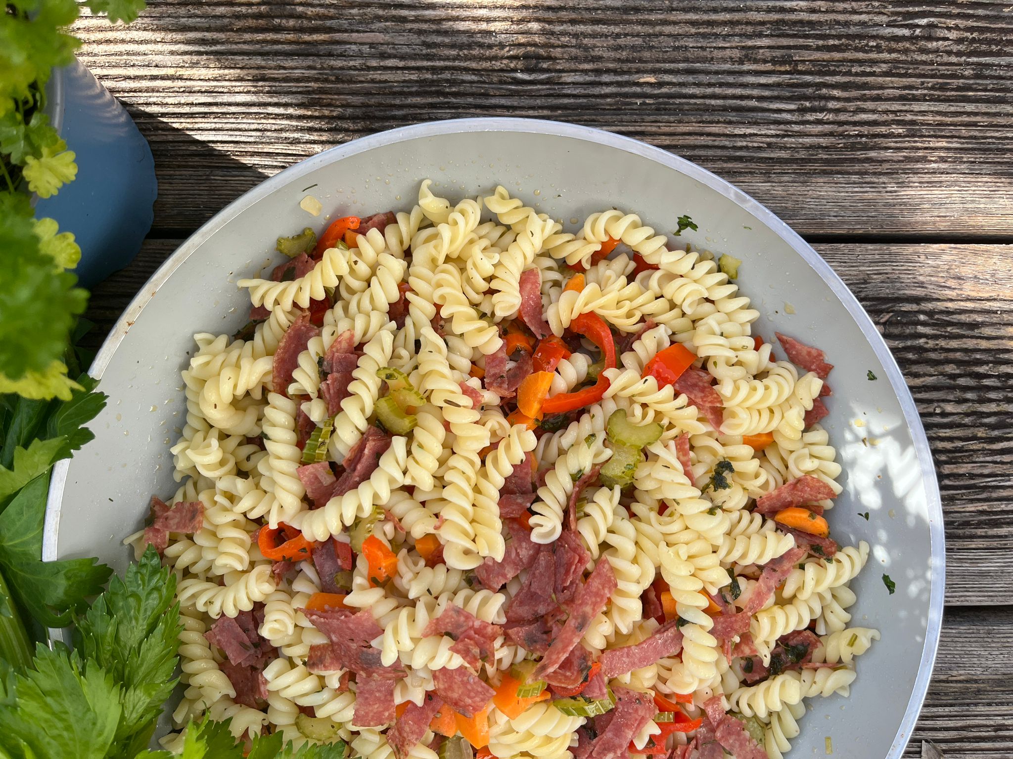 Pasta mit Salami und Gemüse