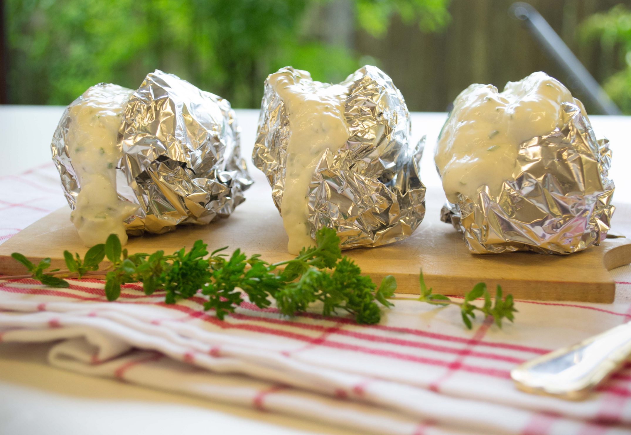Kleine Ofenkartoffeln mit Kräuter-Mousse
