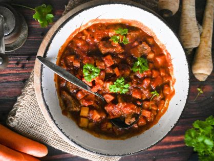 Rinderragout mit Karotten und Pastinaken