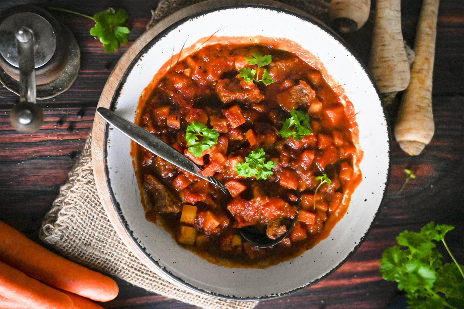 Rinderragout mit Karotten und Pastinaken