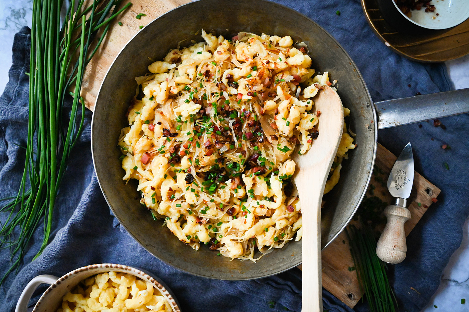 Spatzl-Pfanne mit Sauerkraut