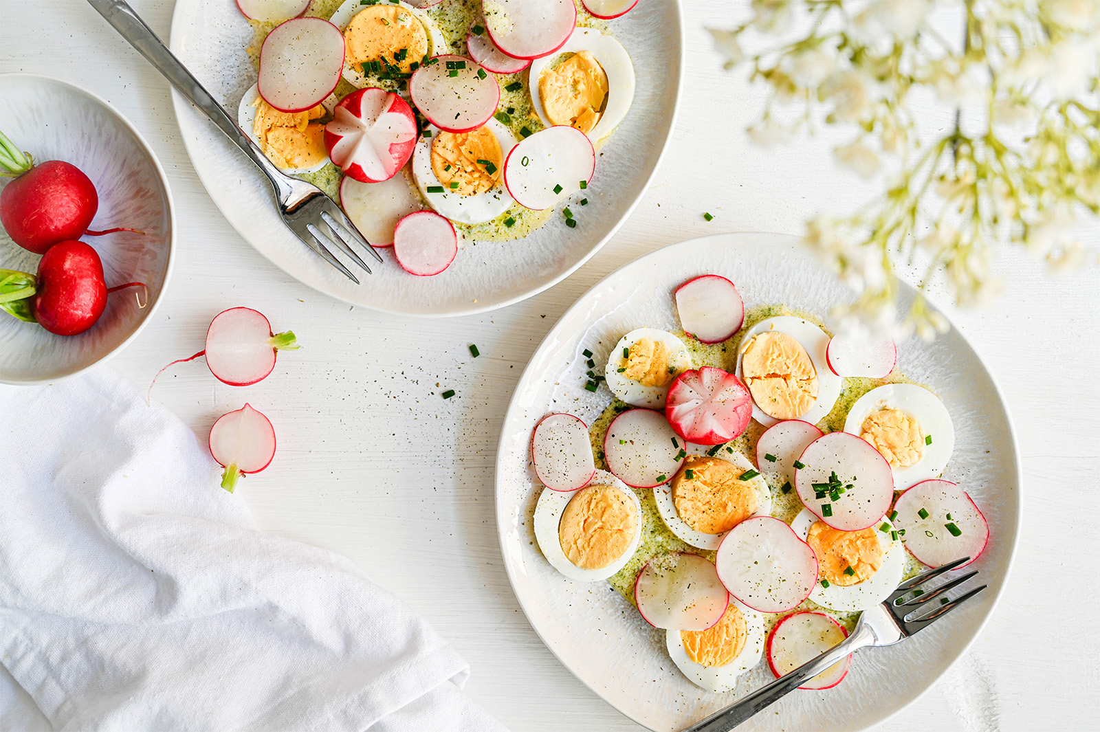 Radieschen-Eier-Carpaccio auf Schnittlauch-Mayonnaise