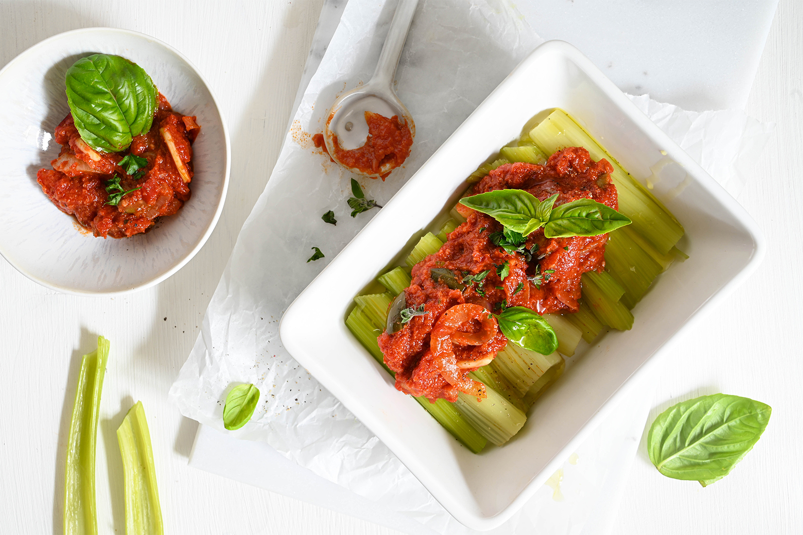 Stangensellerie mit mediterraner Sauce
