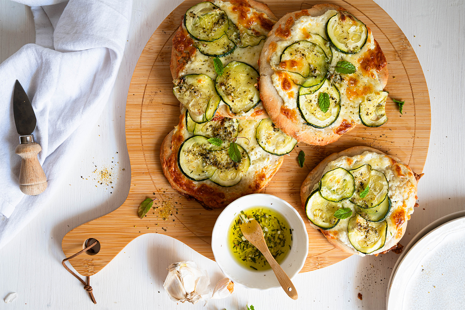 Pizza mit Ricotta und Zucchini