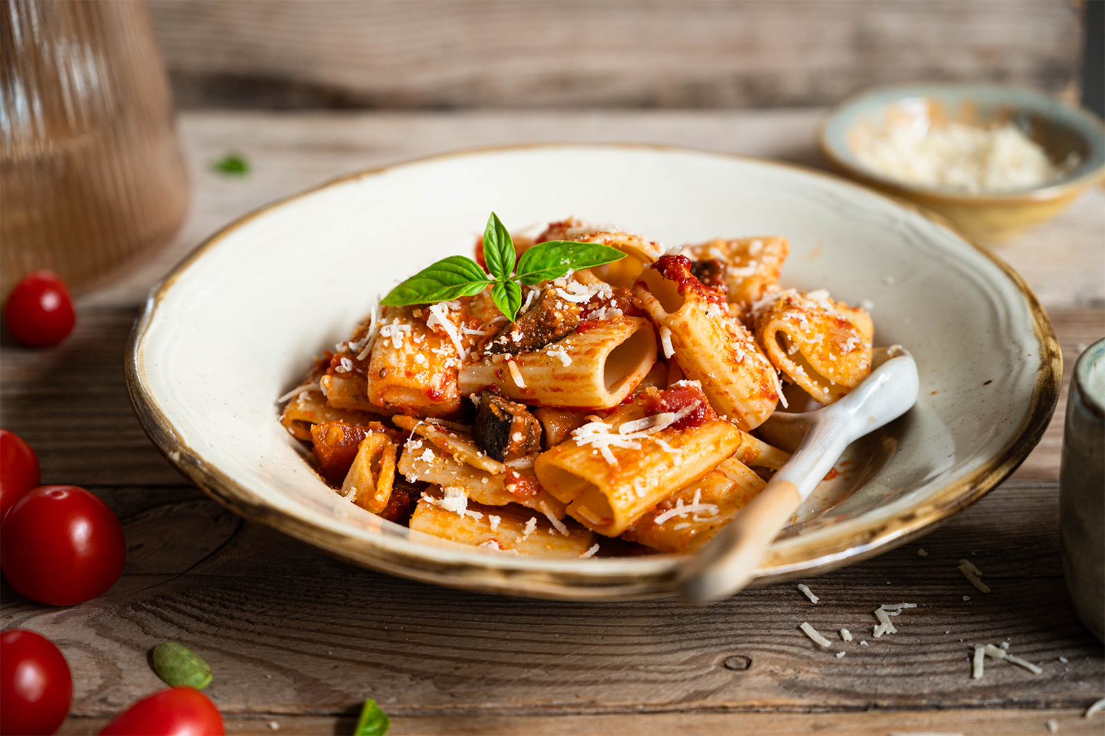Rigatoni mit Melanzani-Tomaten-Ragout