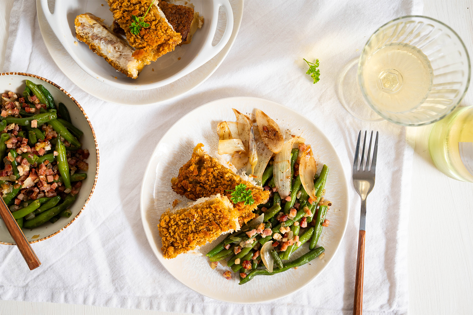 Fischfilet auf Balsamico-Zwiebeln mit Speckbohnen