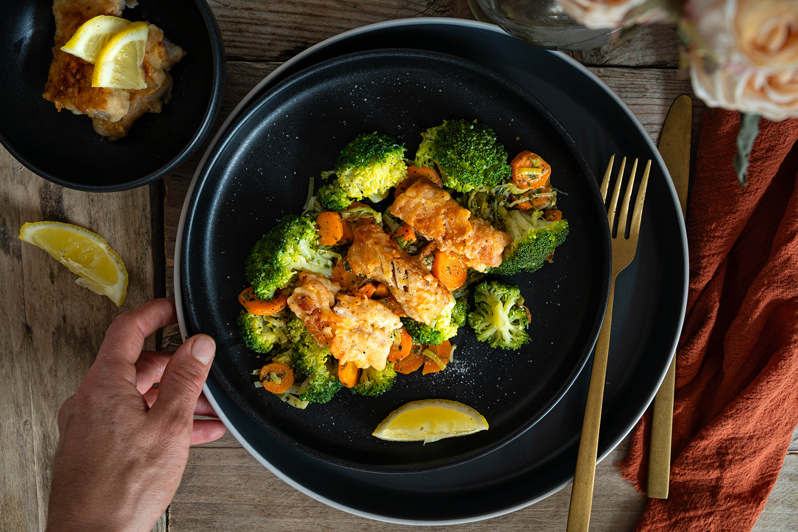 Gebratene Fischfilets mit Kräuter-Gemüse