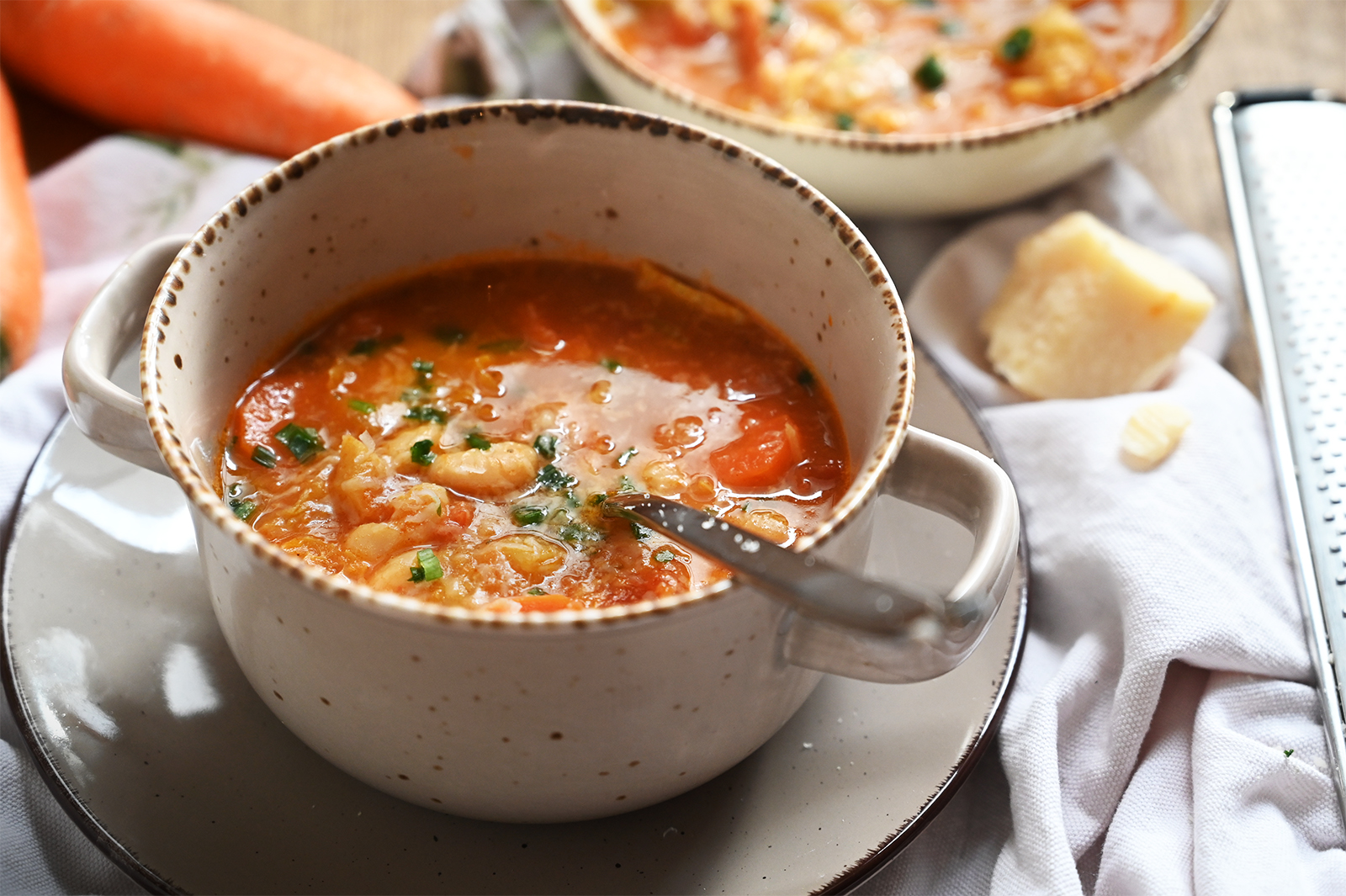 Toskanischer Bauerneintopf mit Wirsing, Karotten und Pastinake