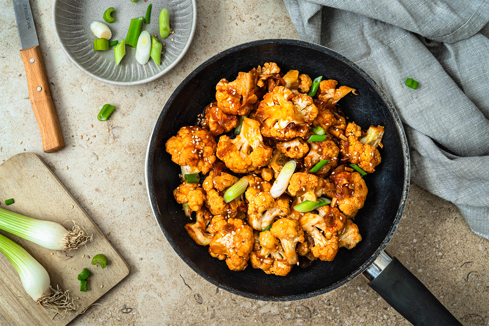 Karfiol mit Jungzwiebeln aus dem Wok